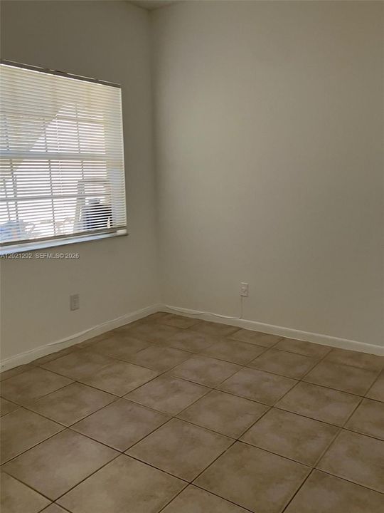 Active With Contract: $2,000 (2 beds, 2 baths, 807 Square Feet)