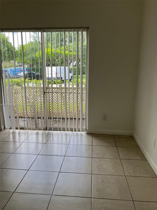 Active With Contract: $2,000 (2 beds, 2 baths, 807 Square Feet)