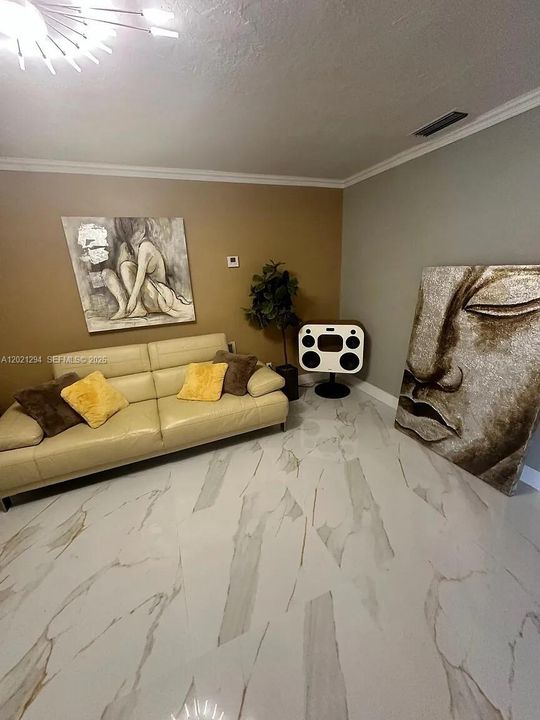 For Rent: $5,000 (4 beds, 3 baths, 1960 Square Feet)