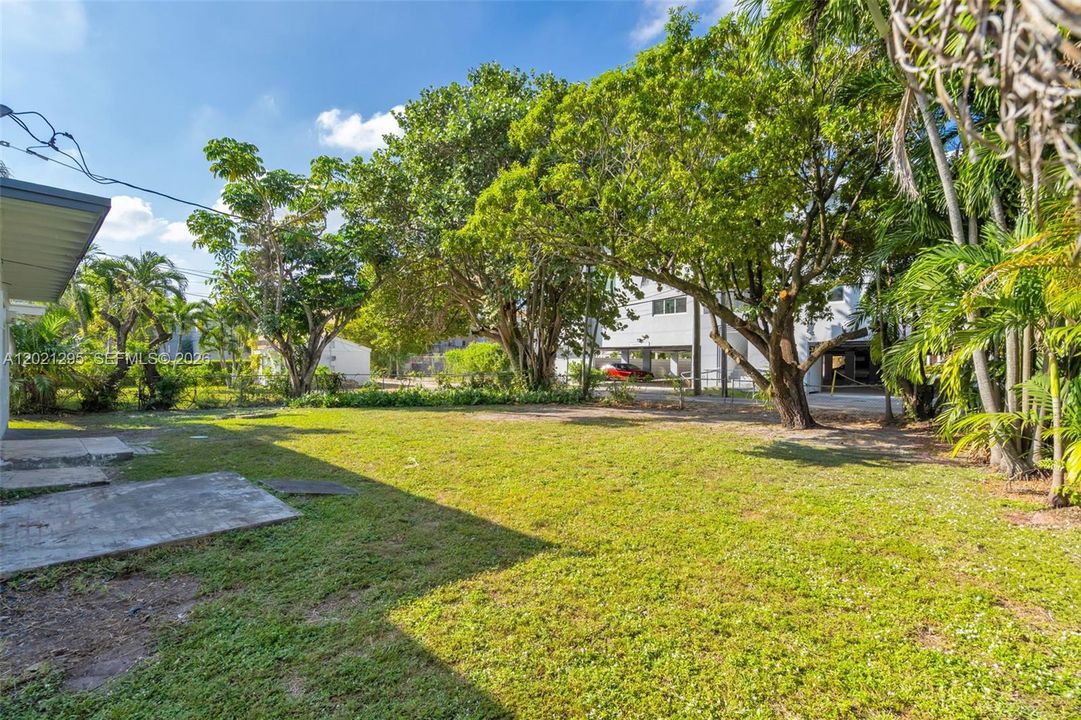 Active With Contract: $4,000 (3 beds, 2 baths, 1848 Square Feet)