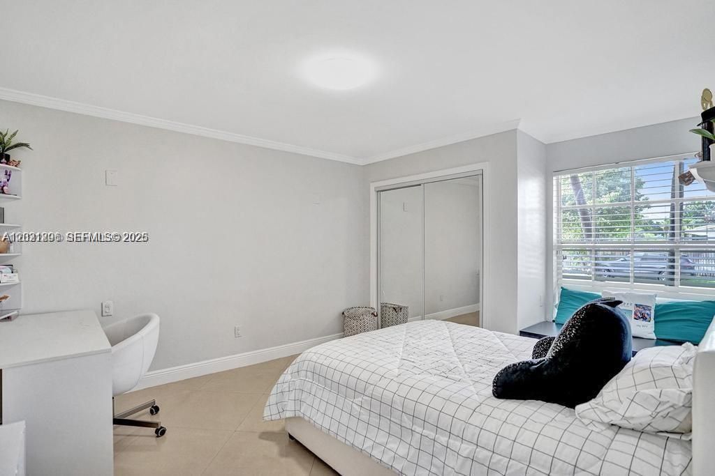For Rent: $10,500 (5 beds, 4 baths, 3055 Square Feet)