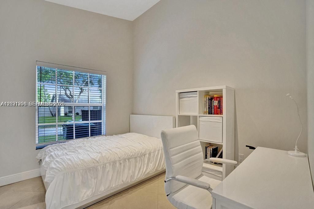 For Rent: $10,500 (5 beds, 4 baths, 3055 Square Feet)
