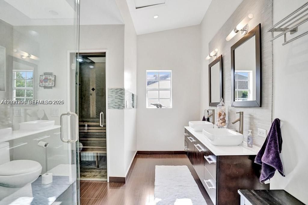 For Rent: $10,500 (5 beds, 4 baths, 3055 Square Feet)