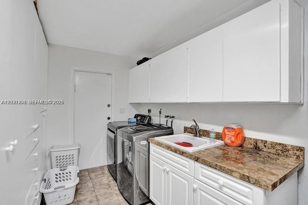 For Rent: $10,500 (5 beds, 4 baths, 3055 Square Feet)