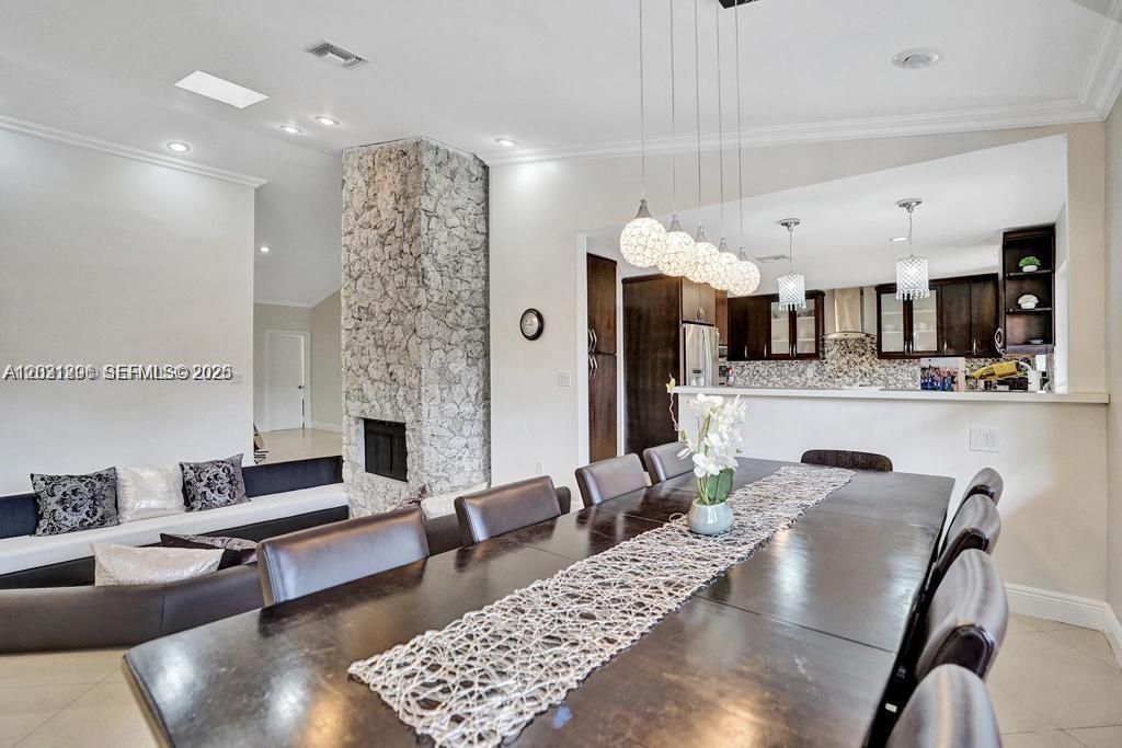 For Rent: $10,500 (5 beds, 4 baths, 3055 Square Feet)