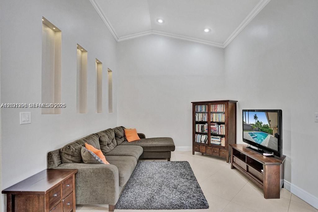 For Rent: $10,500 (5 beds, 4 baths, 3055 Square Feet)