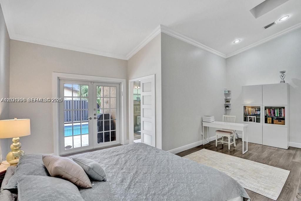 For Rent: $10,500 (5 beds, 4 baths, 3055 Square Feet)
