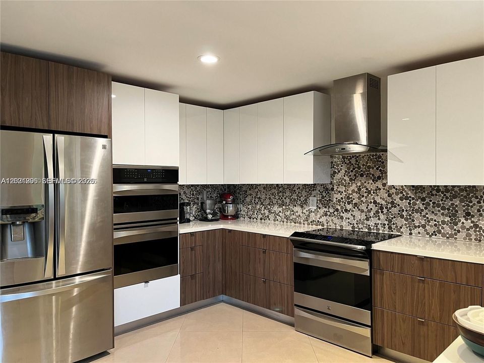 For Rent: $10,500 (5 beds, 4 baths, 3055 Square Feet)