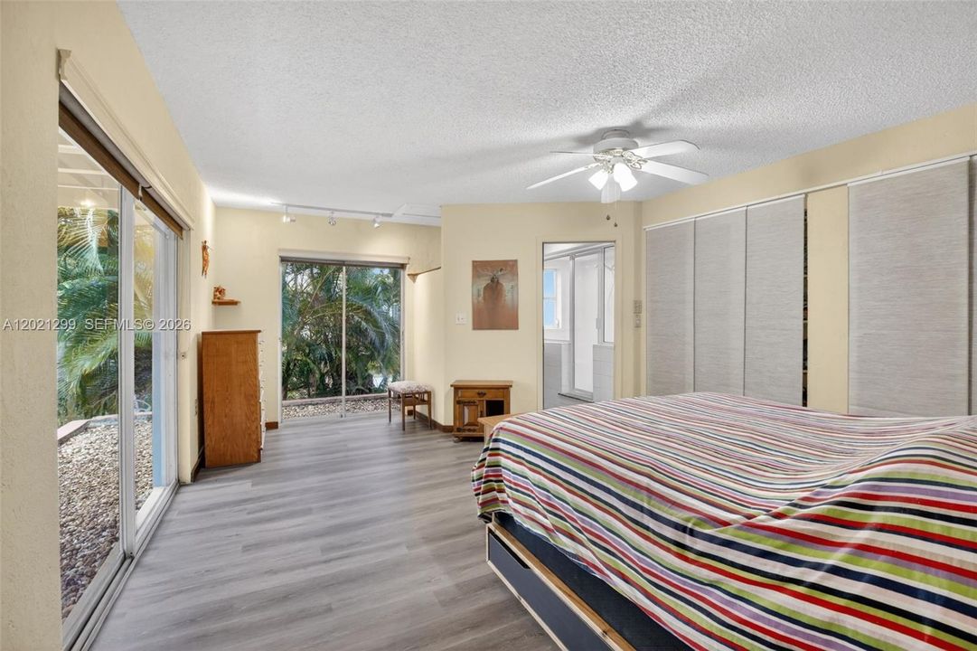 For Sale: $799,000 (4 beds, 2 baths, 2186 Square Feet)