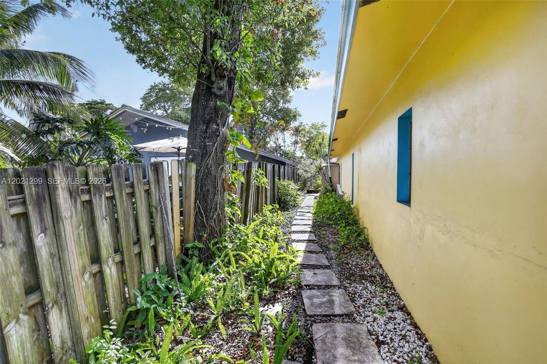 For Sale: $799,000 (4 beds, 2 baths, 2186 Square Feet)
