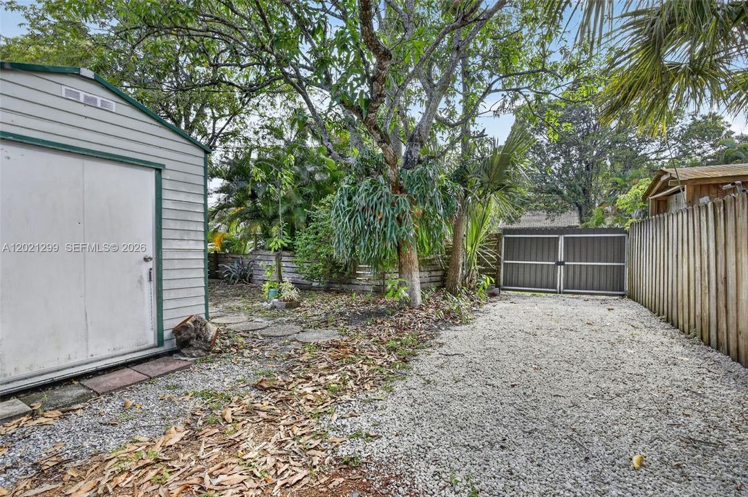 For Sale: $799,000 (4 beds, 2 baths, 2186 Square Feet)