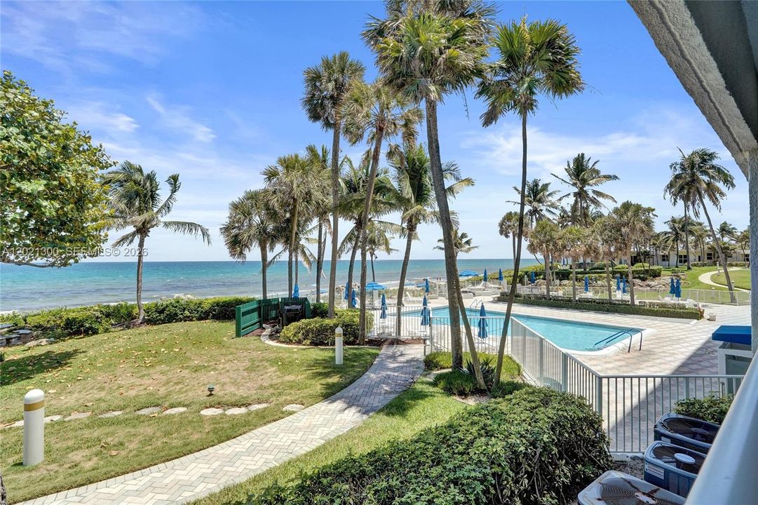 For Sale: $650,000 (2 beds, 2 baths, 1057 Square Feet)