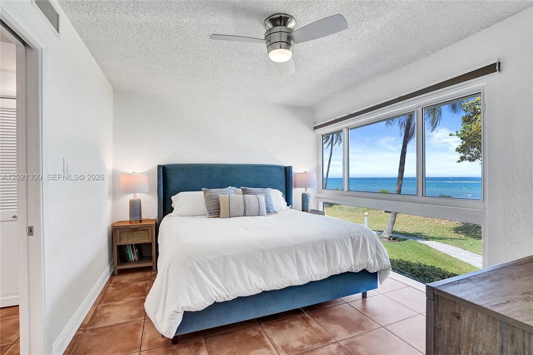 For Sale: $650,000 (2 beds, 2 baths, 1057 Square Feet)