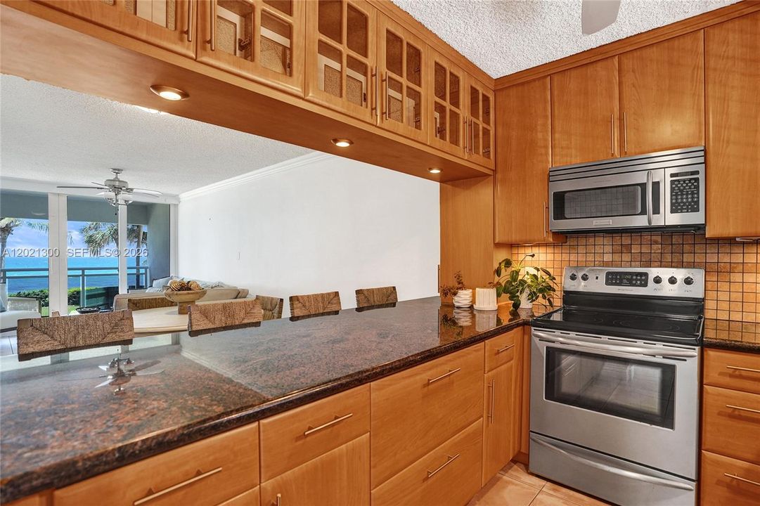 For Sale: $650,000 (2 beds, 2 baths, 1057 Square Feet)