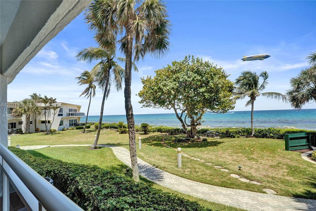 For Sale: $650,000 (2 beds, 2 baths, 1057 Square Feet)