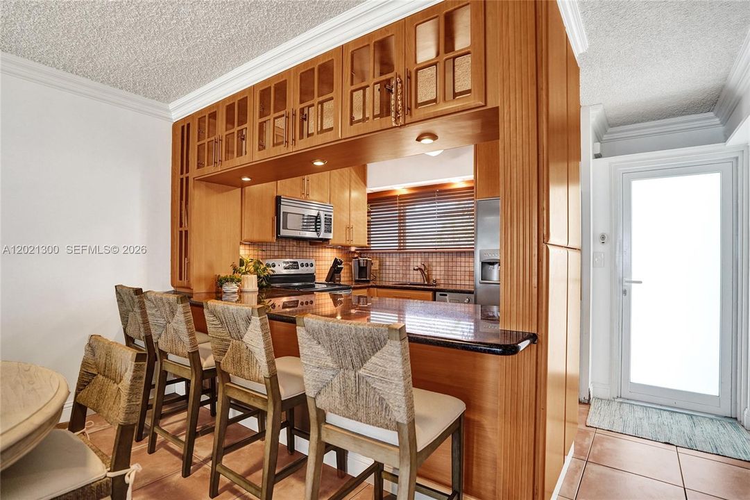 For Sale: $650,000 (2 beds, 2 baths, 1057 Square Feet)