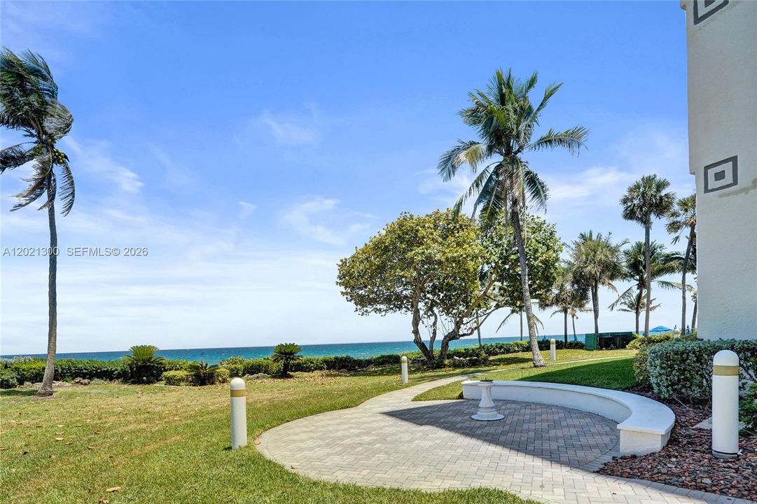 For Sale: $650,000 (2 beds, 2 baths, 1057 Square Feet)