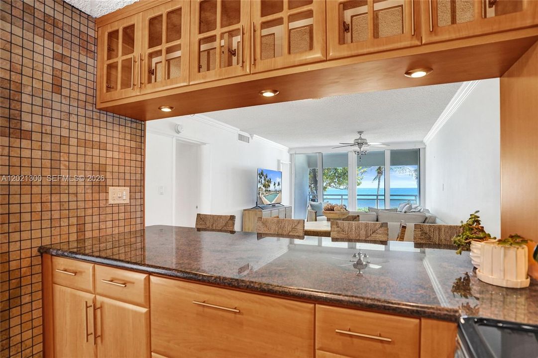 For Sale: $650,000 (2 beds, 2 baths, 1057 Square Feet)