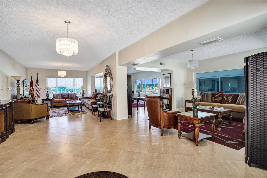 For Sale: $650,000 (2 beds, 2 baths, 1057 Square Feet)