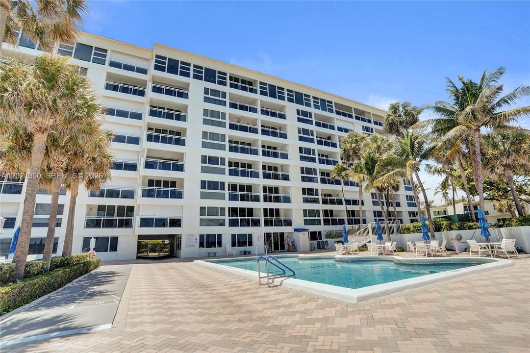 For Sale: $650,000 (2 beds, 2 baths, 1057 Square Feet)