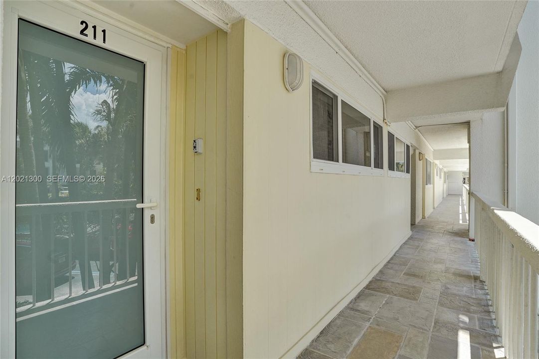 For Sale: $650,000 (2 beds, 2 baths, 1057 Square Feet)