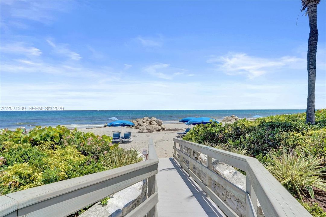 For Sale: $650,000 (2 beds, 2 baths, 1057 Square Feet)