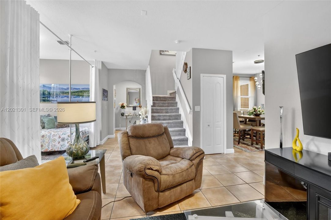 For Sale: $425,000 (3 beds, 2 baths, 1445 Square Feet)