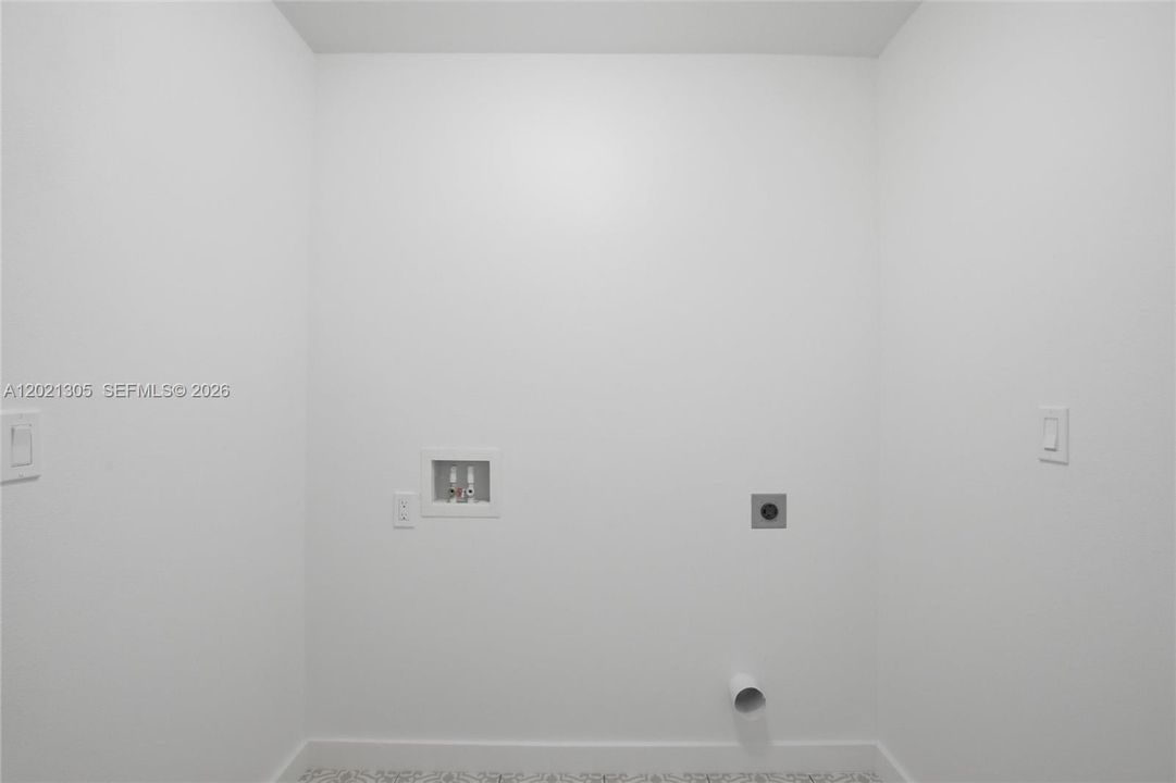 For Sale: $350,000 (4 beds, 2 baths, 1720 Square Feet)