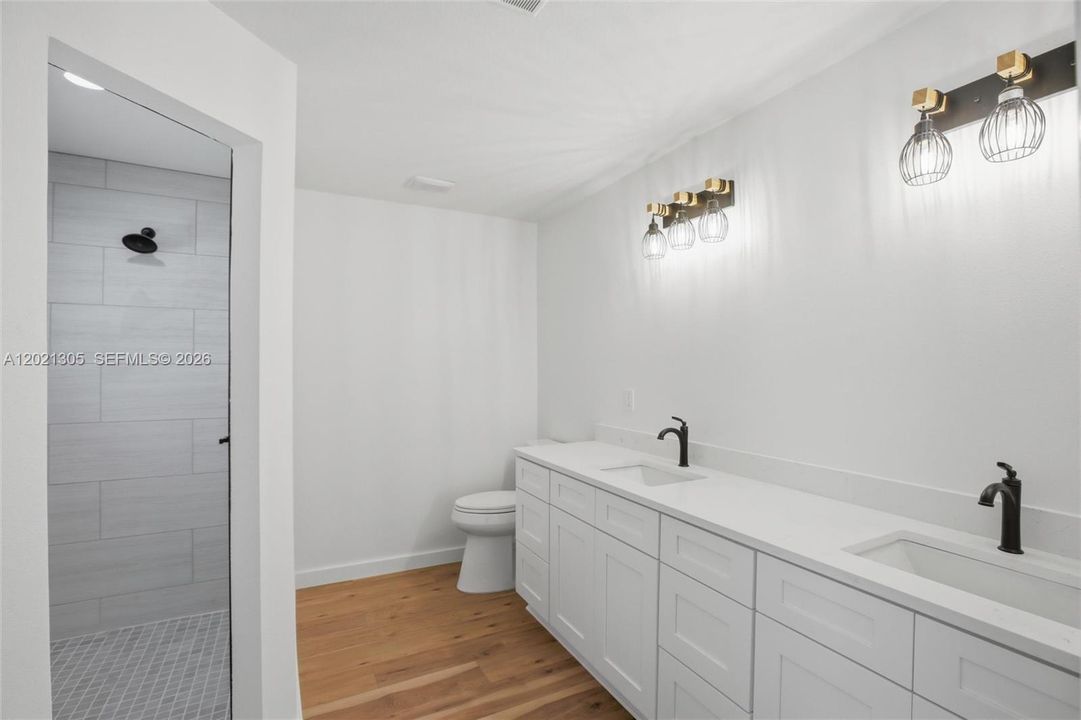 For Sale: $350,000 (4 beds, 2 baths, 1720 Square Feet)