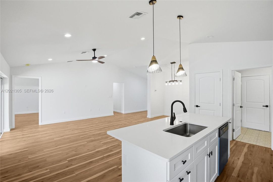 For Sale: $350,000 (4 beds, 2 baths, 1720 Square Feet)