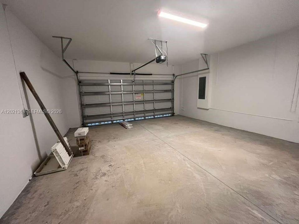 Active With Contract: $3,400 (3 beds, 2 baths, 1758 Square Feet)
