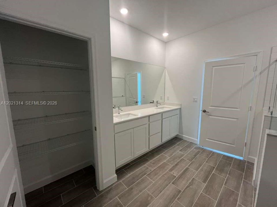 Active With Contract: $3,400 (3 beds, 2 baths, 1758 Square Feet)