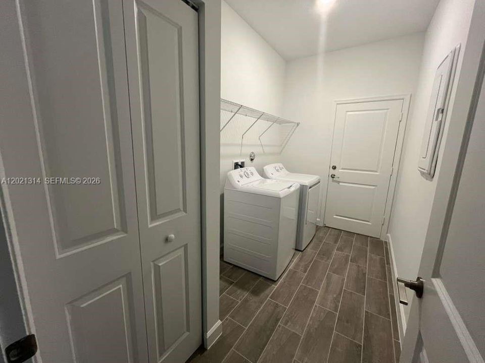 Active With Contract: $3,400 (3 beds, 2 baths, 1758 Square Feet)