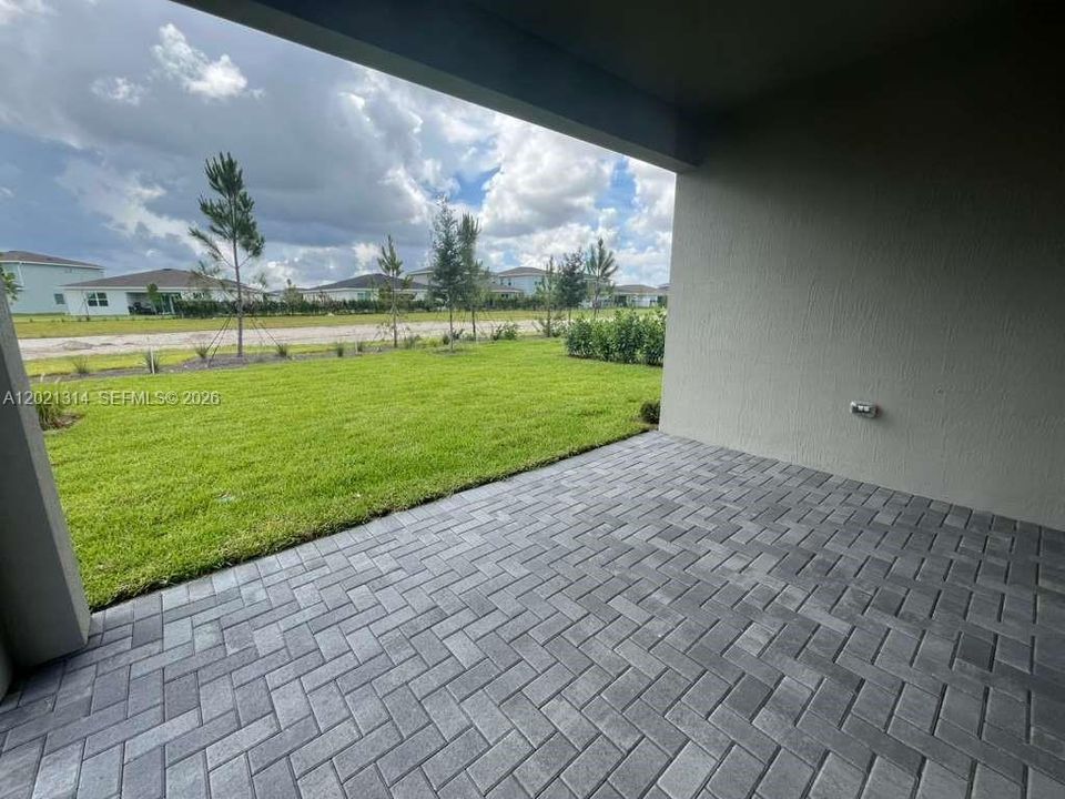 Active With Contract: $3,400 (3 beds, 2 baths, 1758 Square Feet)