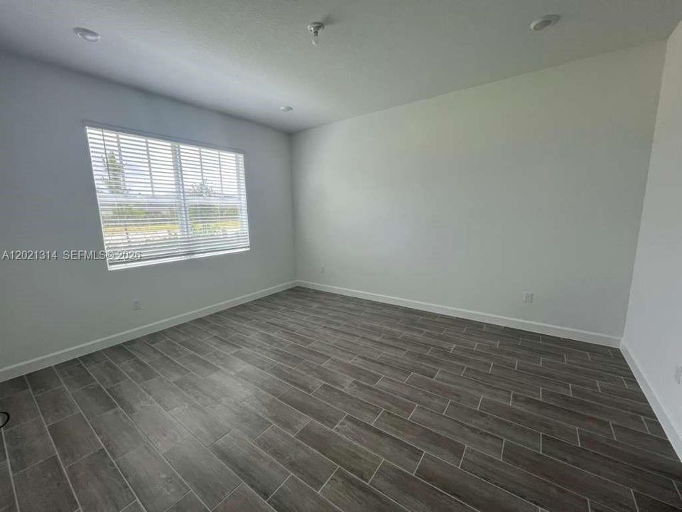 Active With Contract: $3,400 (3 beds, 2 baths, 1758 Square Feet)