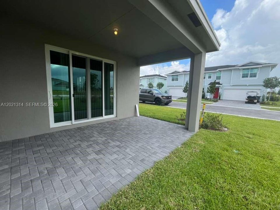 Active With Contract: $3,400 (3 beds, 2 baths, 1758 Square Feet)