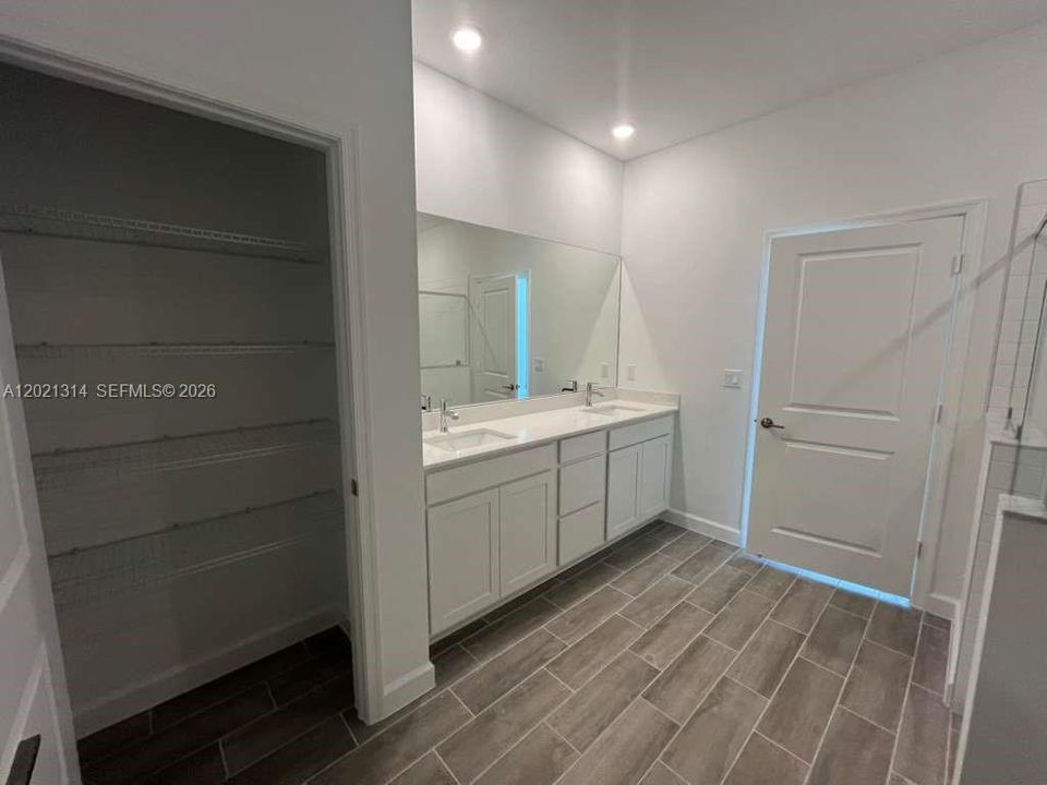 Active With Contract: $3,400 (3 beds, 2 baths, 1758 Square Feet)