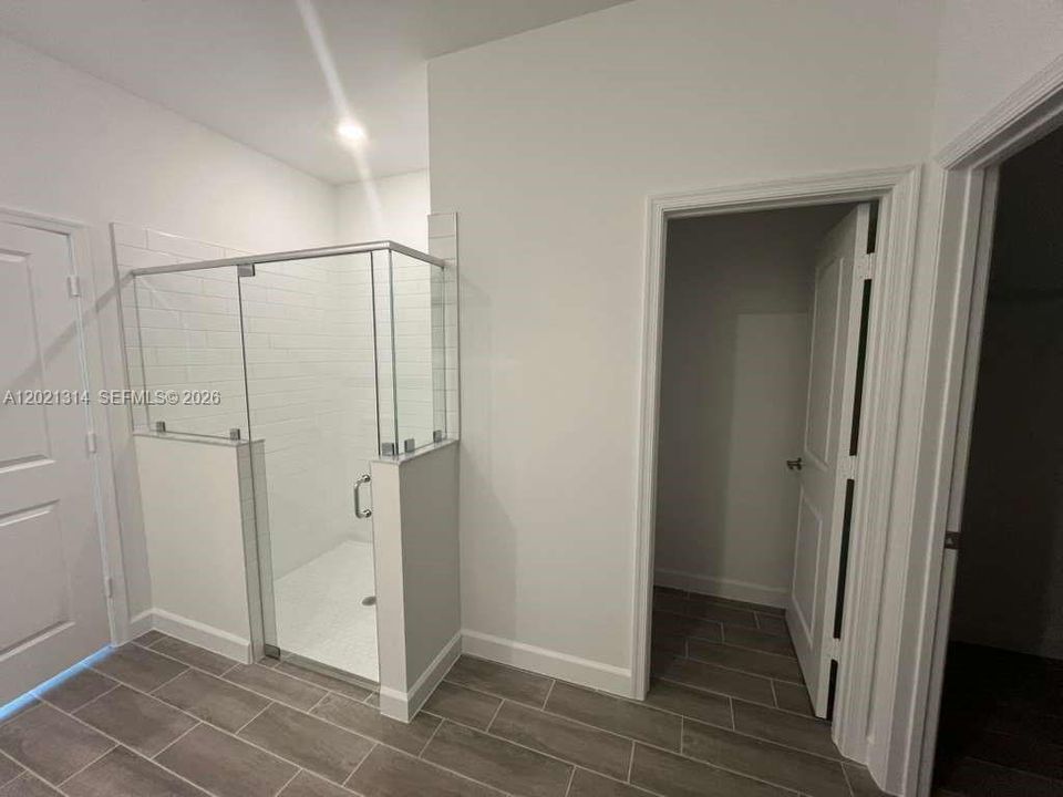Active With Contract: $3,400 (3 beds, 2 baths, 1758 Square Feet)
