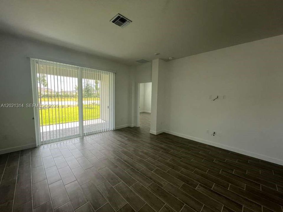 Active With Contract: $3,400 (3 beds, 2 baths, 1758 Square Feet)