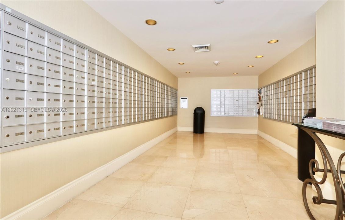 For Sale: $780,000 (2 beds, 2 baths, 1447 Square Feet)