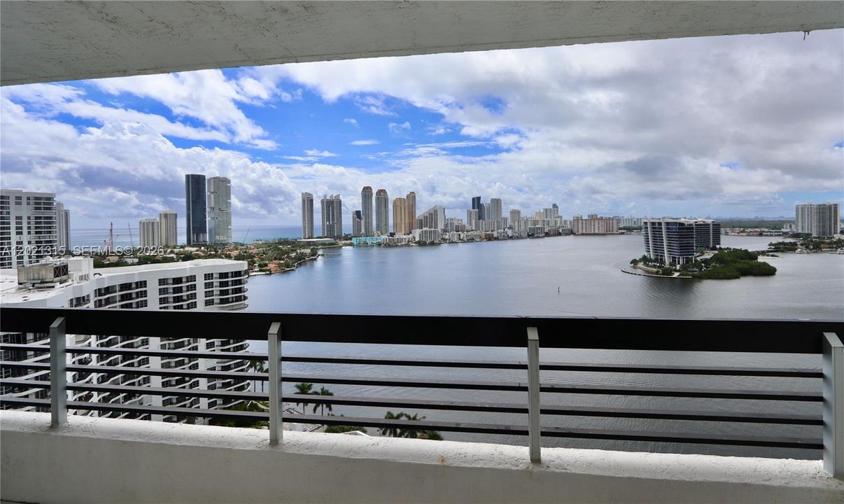 For Sale: $780,000 (2 beds, 2 baths, 1447 Square Feet)