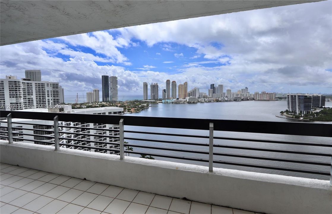 For Sale: $780,000 (2 beds, 2 baths, 1447 Square Feet)