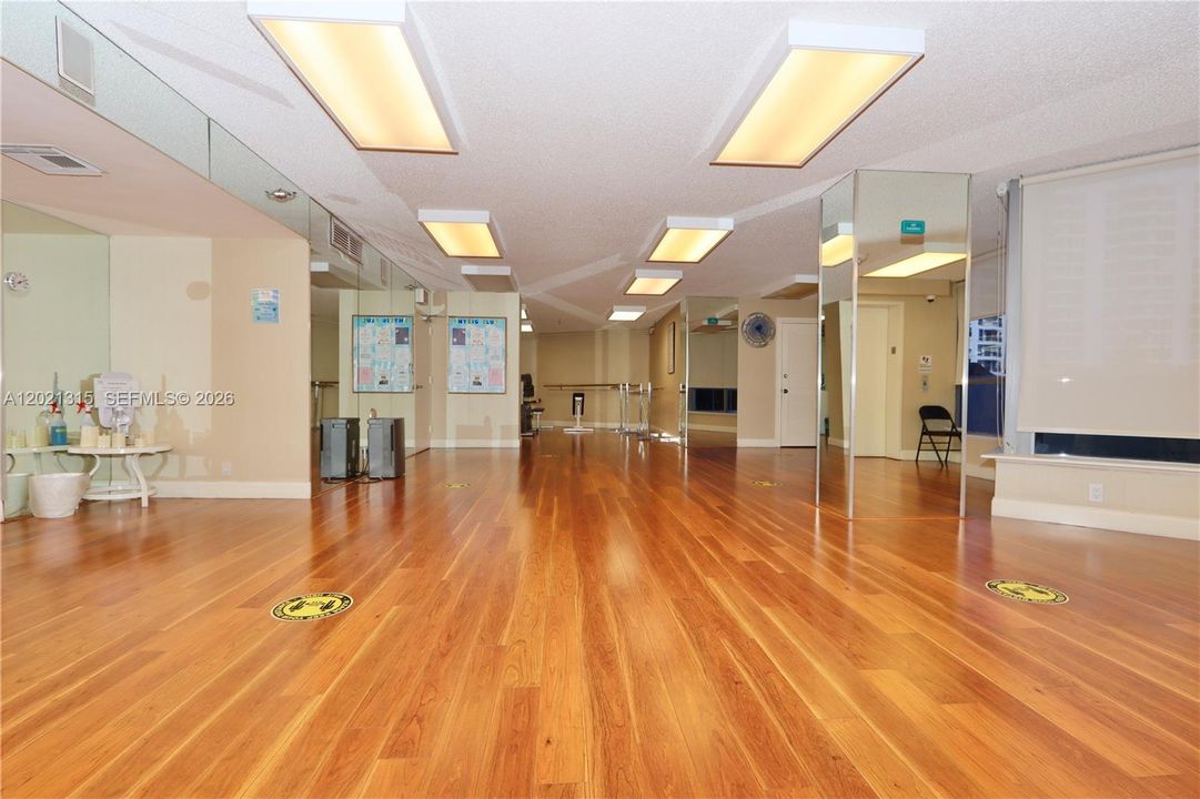 For Sale: $780,000 (2 beds, 2 baths, 1447 Square Feet)