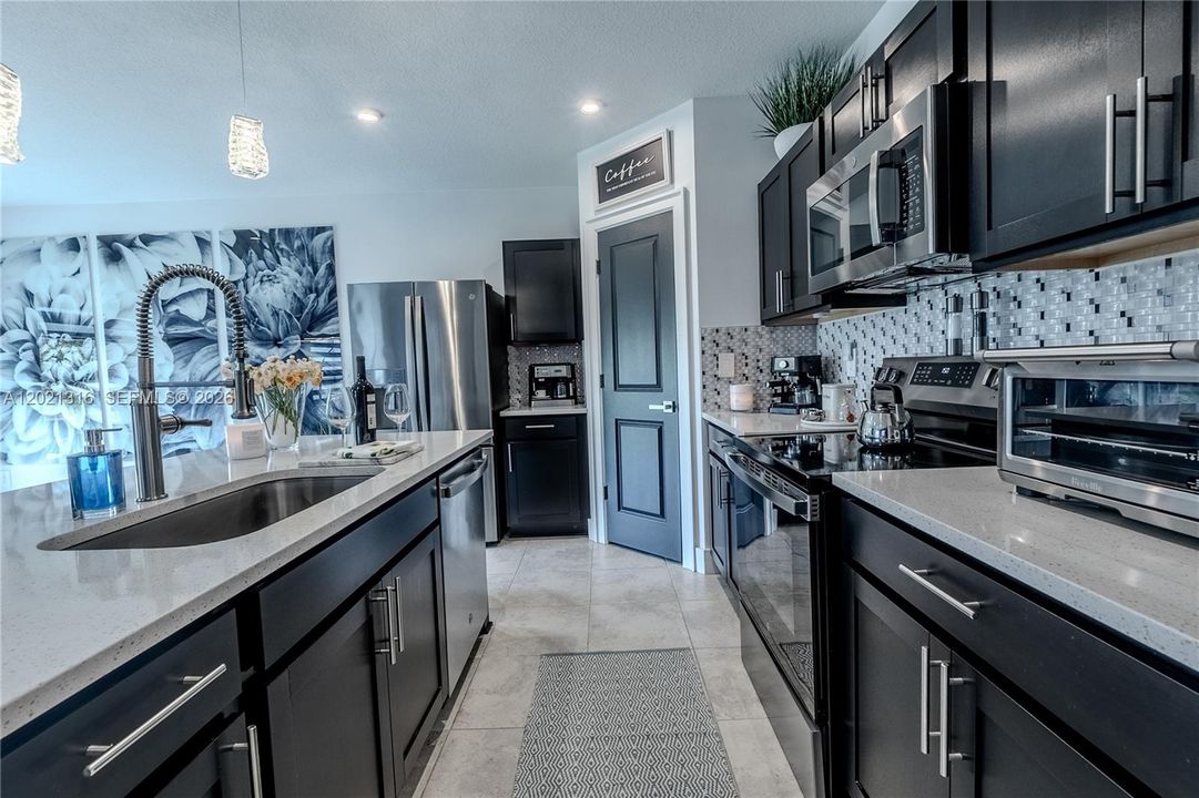 For Sale: $420,000 (4 beds, 2 baths, 1715 Square Feet)