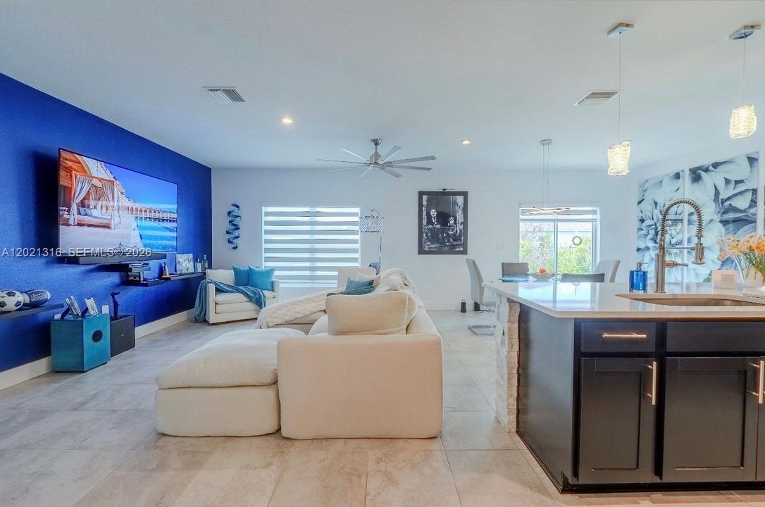 For Sale: $420,000 (4 beds, 2 baths, 1715 Square Feet)