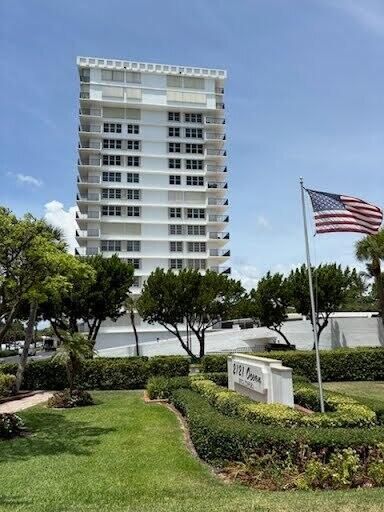 Boca Towers Building Pic1