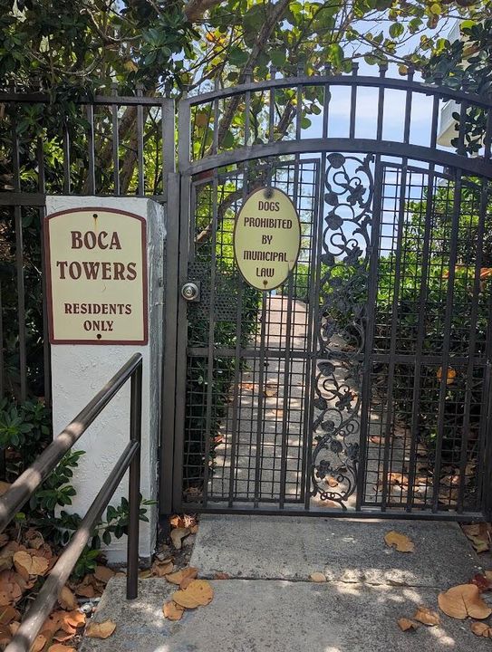 Boca Towers Beach Entrance Pic1