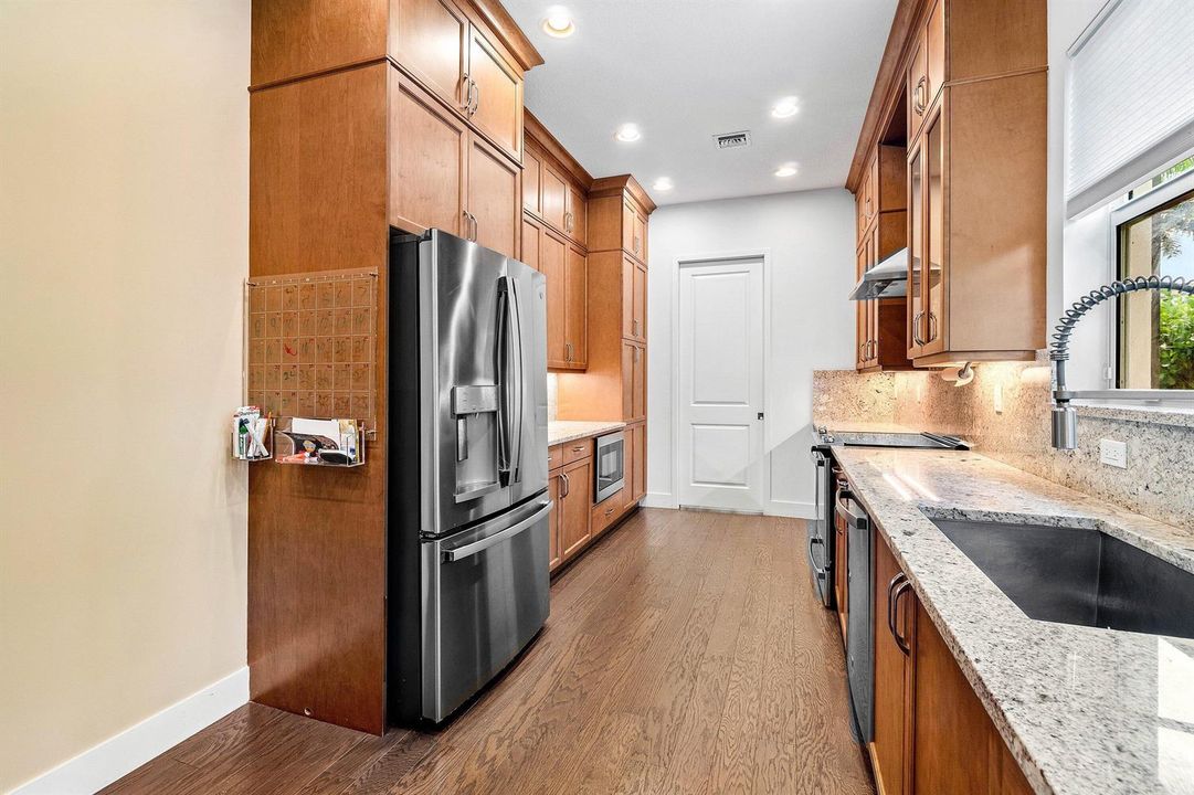 Large Kitchen - Tons of Storage