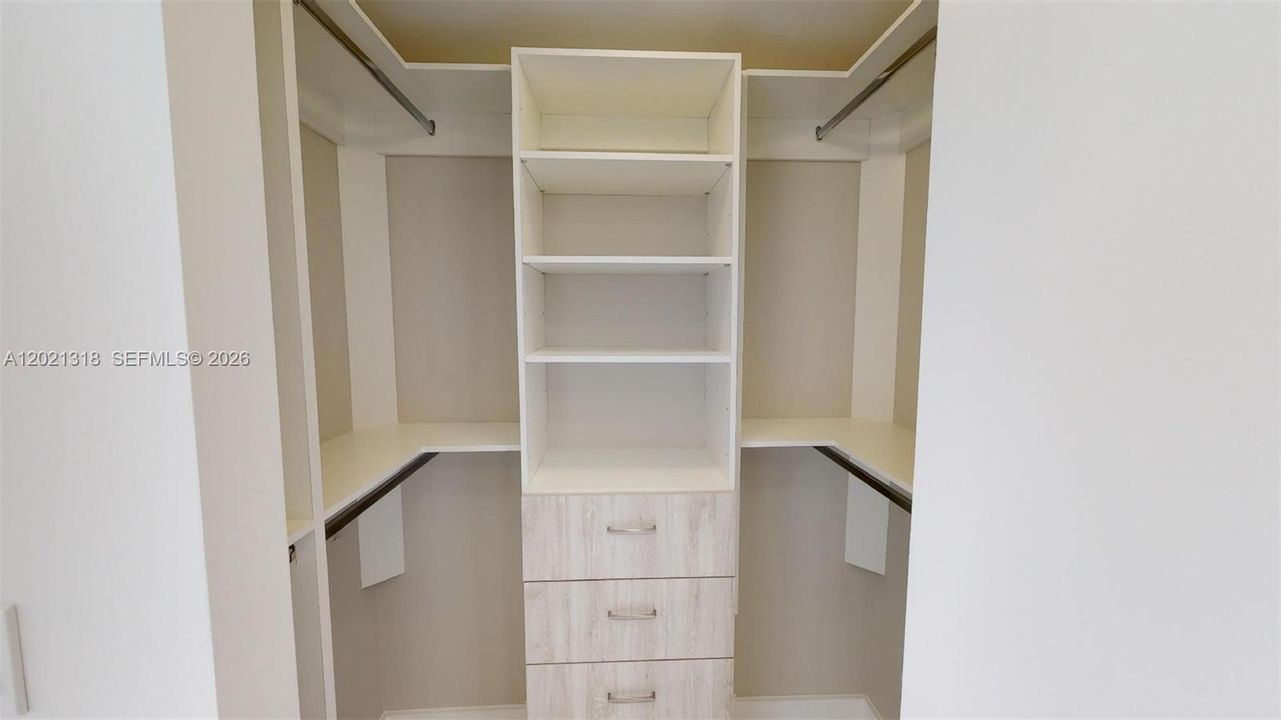 Activo con contrato: $5,100 (2 camas, 2 baños, 1178 Pies cuadrados)
