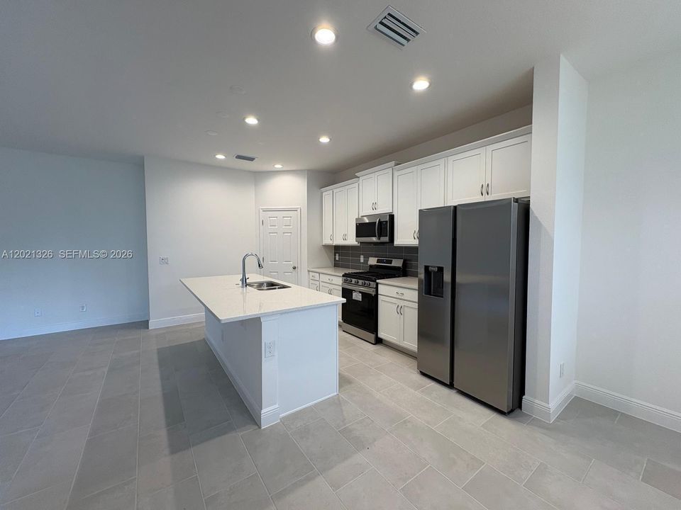 For Rent: $2,650 (3 beds, 2 baths, 1643 Square Feet)